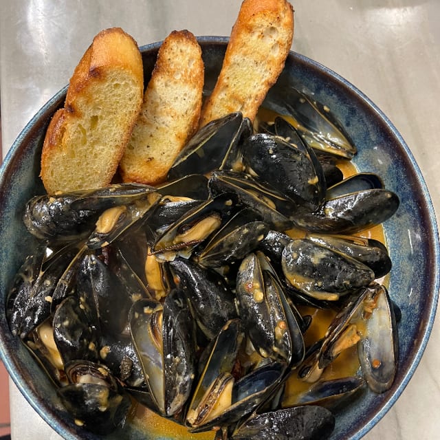 Steamed Mussels GF).